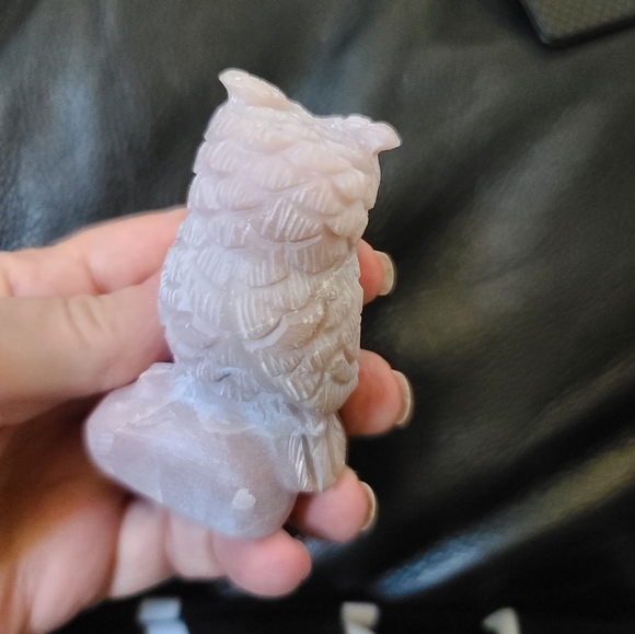 Milk pink Rhodonite & Onyx carved owl statue 3" - Picture 3 of 6